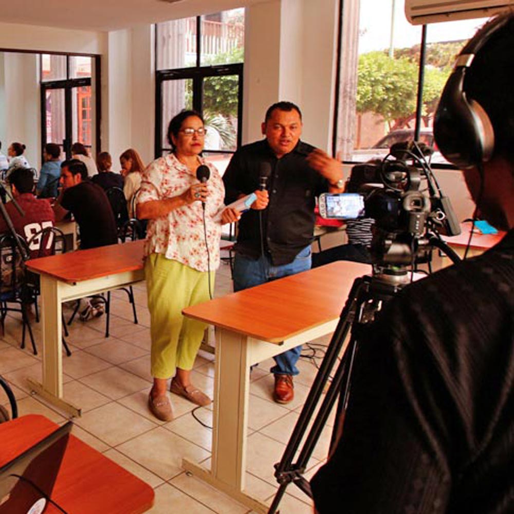 Toimittajia perustamassa järjestöä