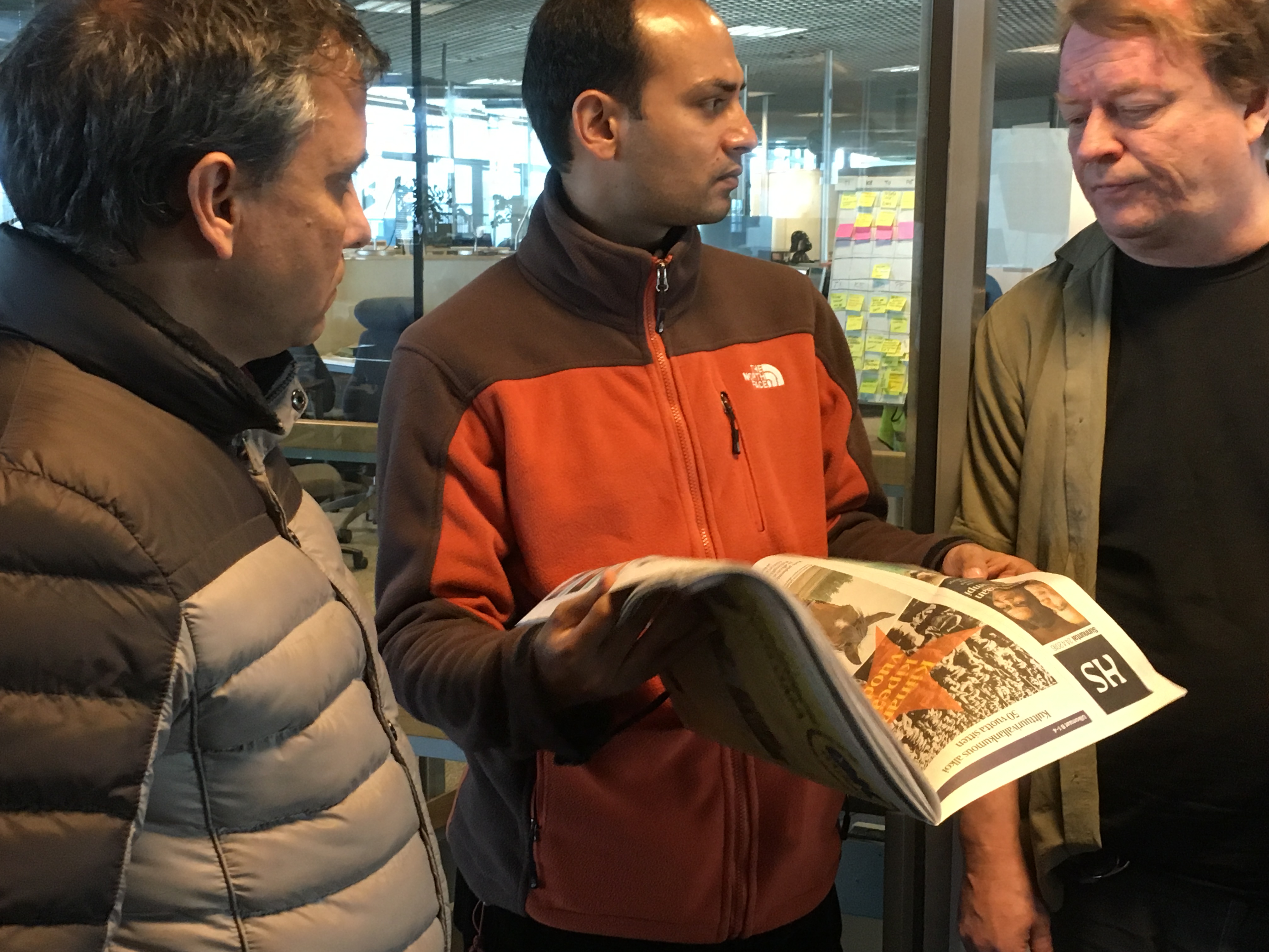 Nepalilaiset toimittajat Sanomatalossa
