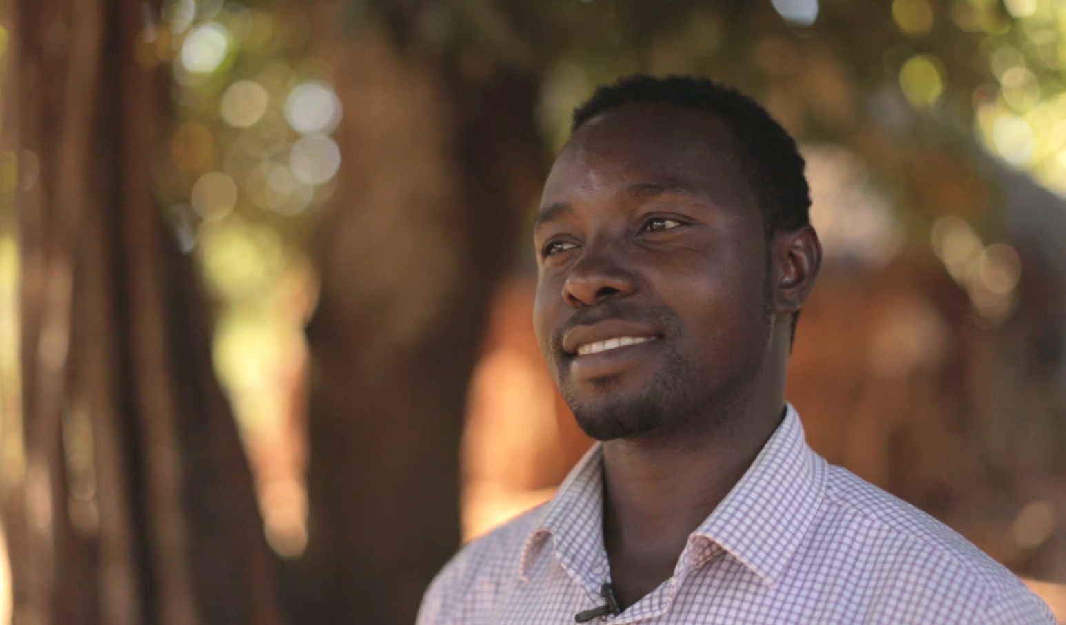 Video: Radiotoimittaja Karim Faida tutkii tavallisten ihmisten asioita Tansaniassa