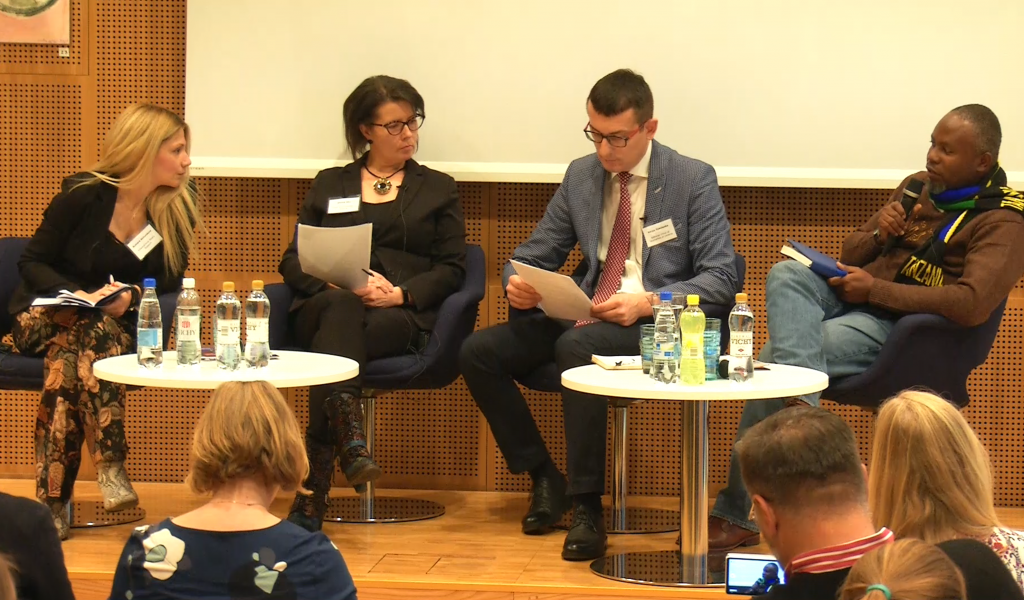 Gulnara Akhundova, Hanne Aho, Sergiy Tomilenko ja Gasirigwa
