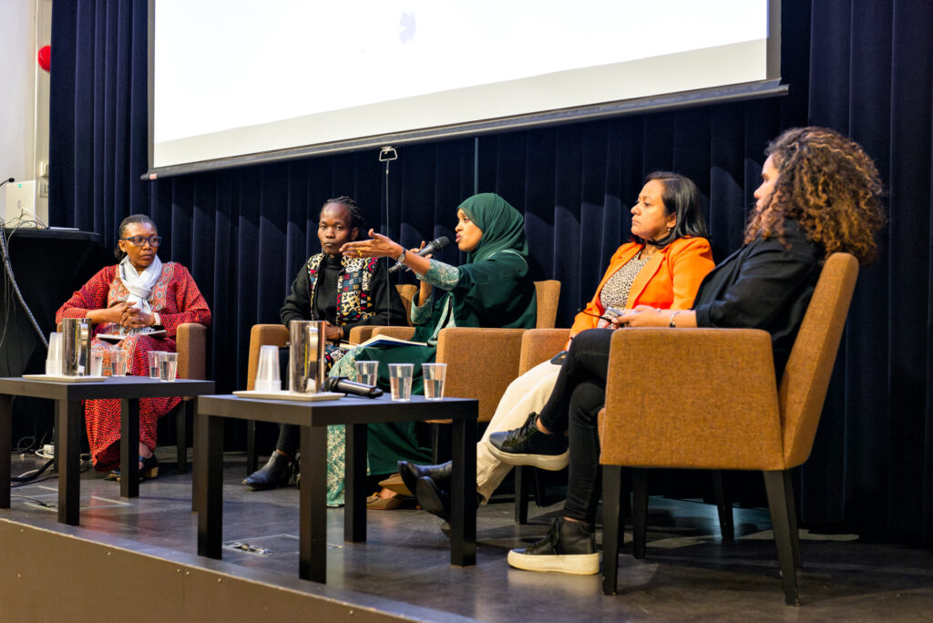 Seminaaripuhujat paneelikeskustelussa