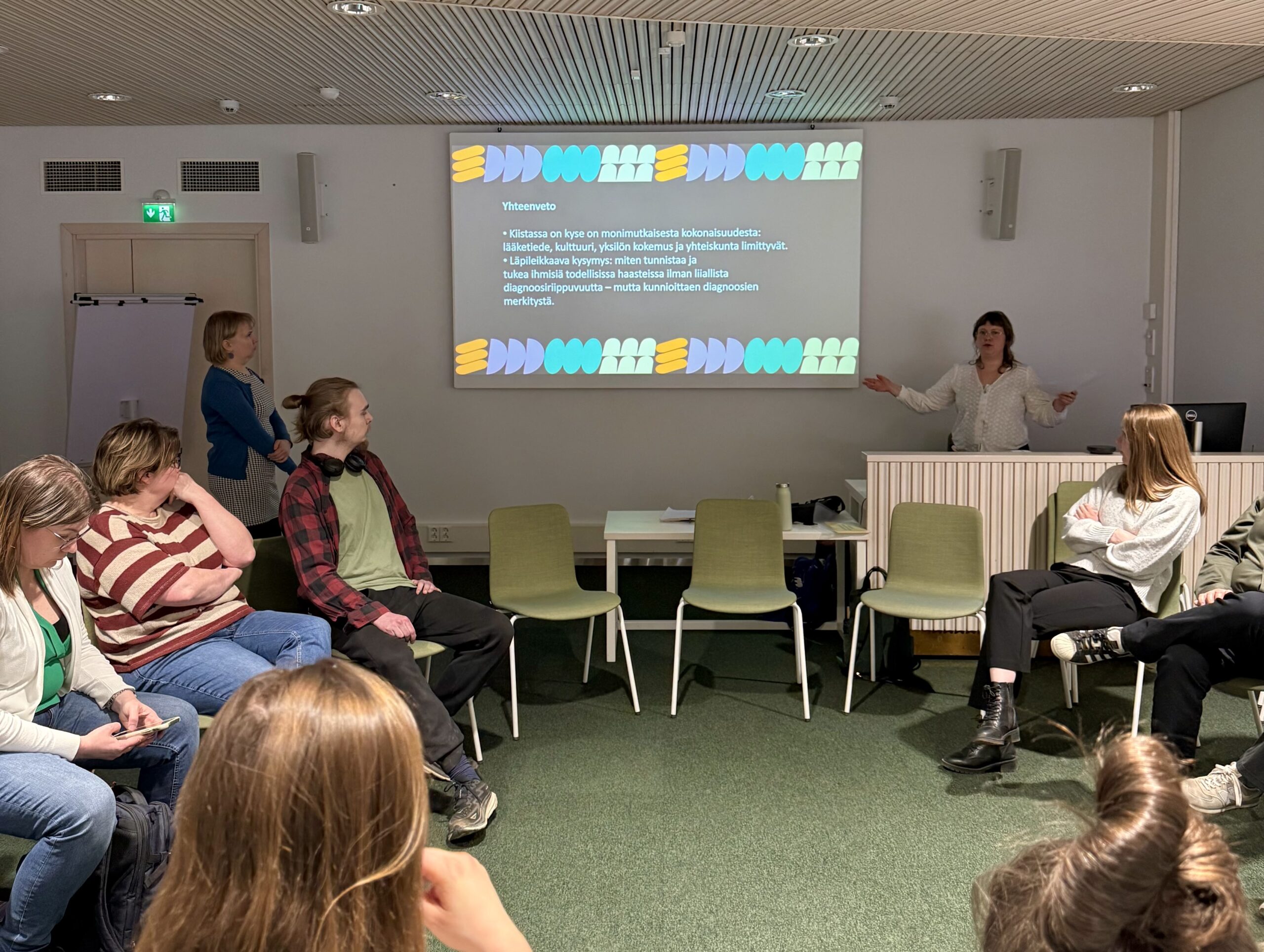 Fasilitaattori fasilitoi dialogia